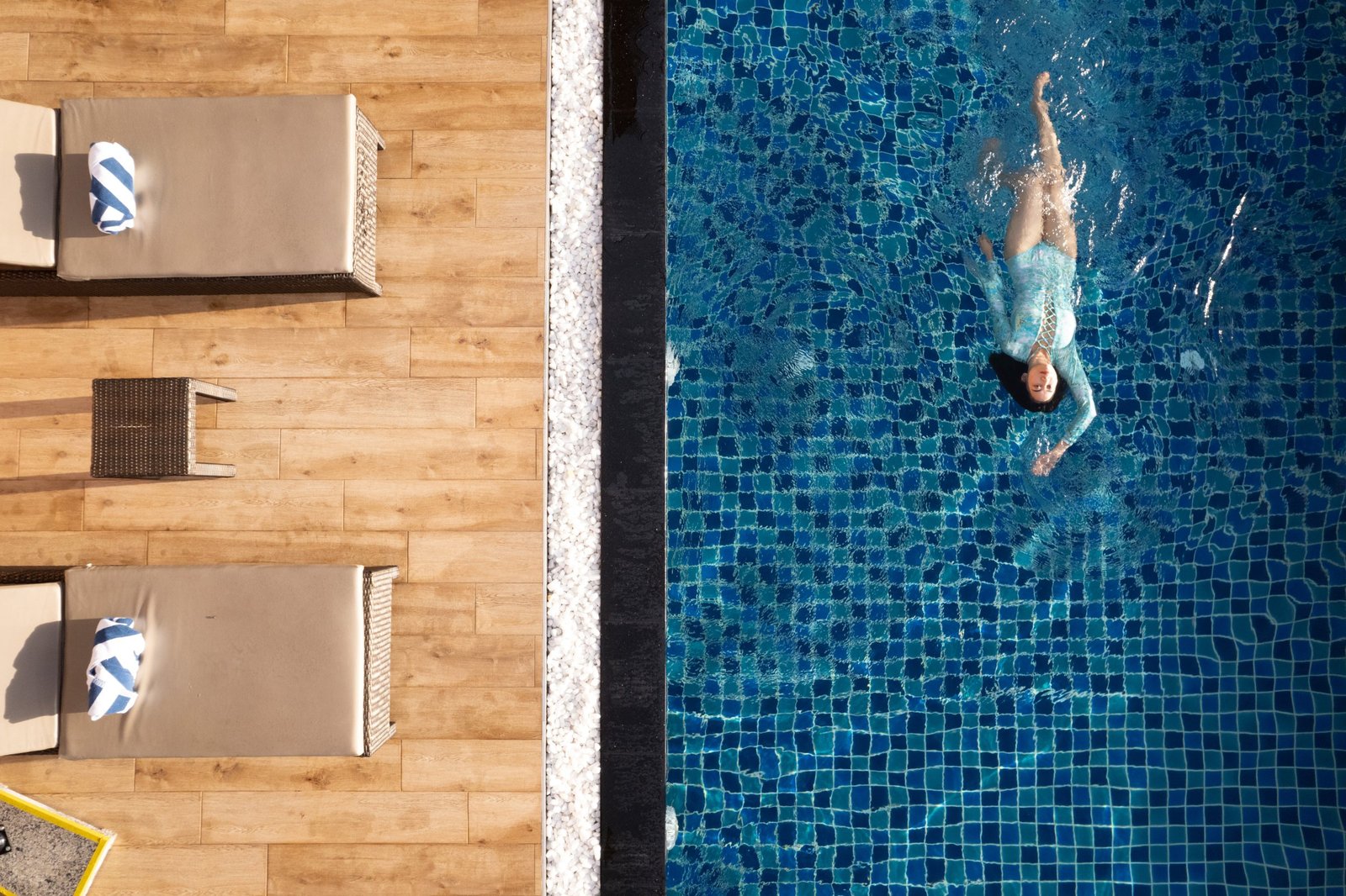 Swim above the city – Mintra Hotel Vientiane